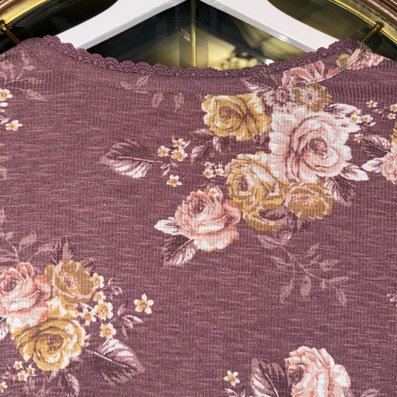 NEW! Maurices Pink Mauve Floral Print Lace Detail V-Neck Long Sleeve Henley Top - Picture 15 of 16